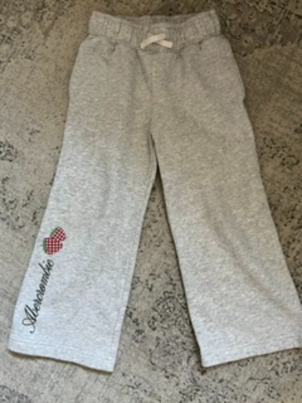 🧡3/$15 Abercrombie Kids A&F Essentials Light Gray Sweatpants Strawberry 5/6
